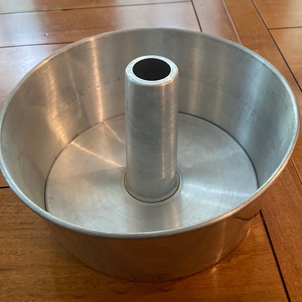 MIRRO 10” Vintage Aluminum 2 Piece Angel Food Cake Pan.